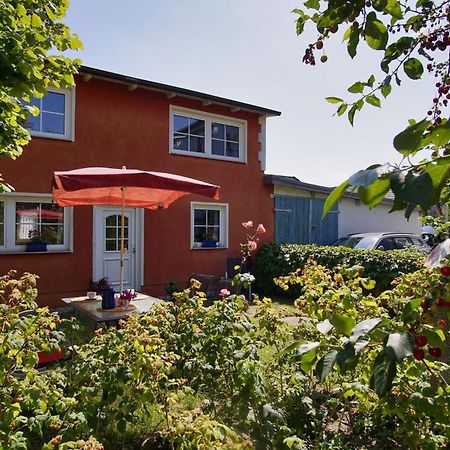 Zentral Aber Ruhig, Terrasse Mit Viel Gruen - Strandnahes Ferienhaus Luki Goehren  Zewnętrze zdjęcie