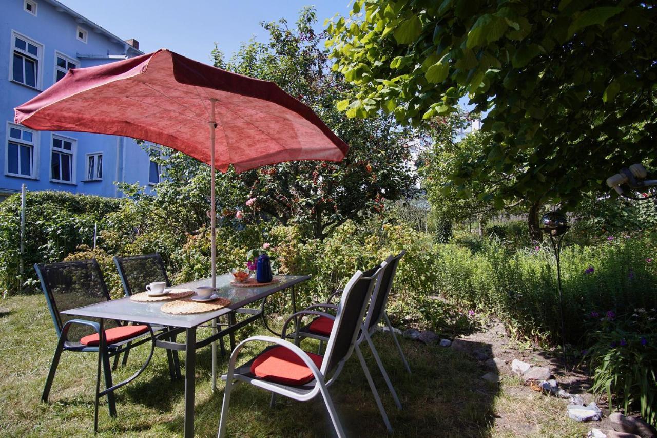 Zentral Aber Ruhig, Terrasse Mit Viel Gruen - Strandnahes Ferienhaus Luki Goehren  Zewnętrze zdjęcie