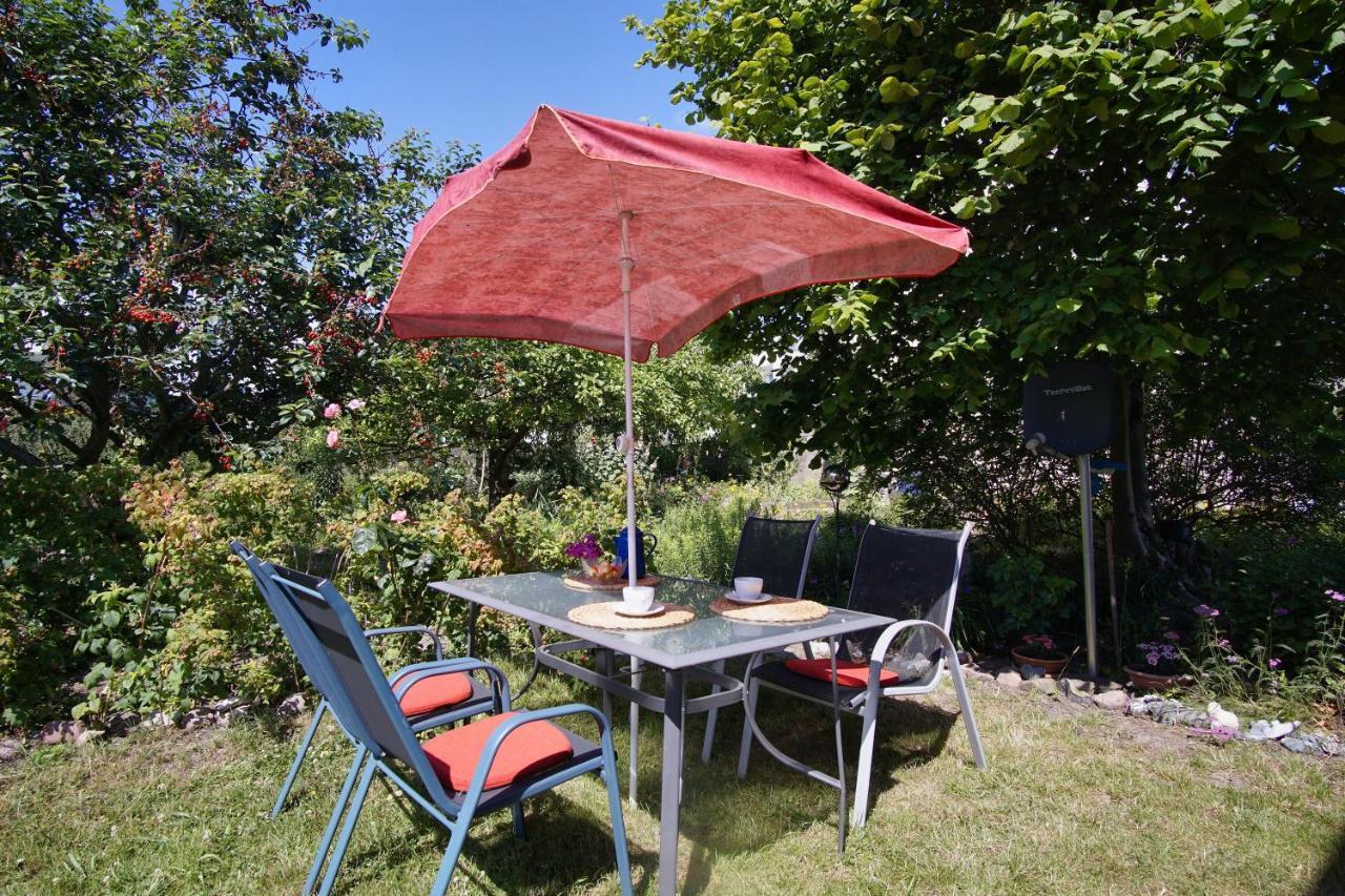 Zentral Aber Ruhig, Terrasse Mit Viel Gruen - Strandnahes Ferienhaus Luki Goehren  Zewnętrze zdjęcie