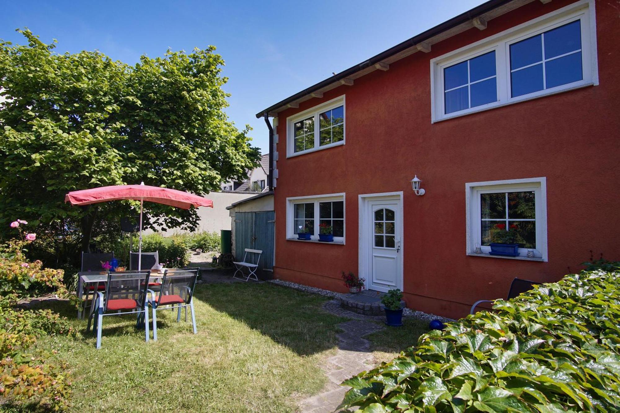 Zentral Aber Ruhig, Terrasse Mit Viel Gruen - Strandnahes Ferienhaus Luki Goehren  Zewnętrze zdjęcie
